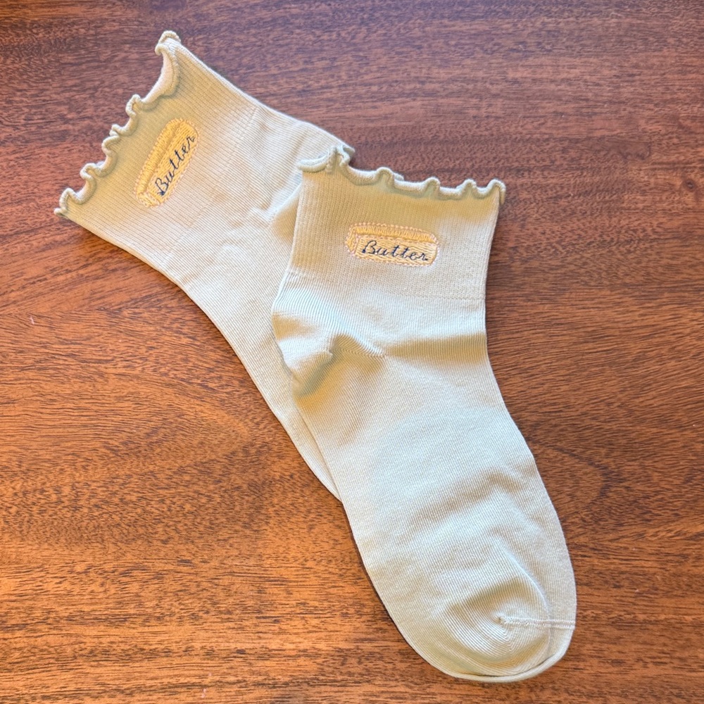 Butter Light Green Ruffle-Top Men's Socks